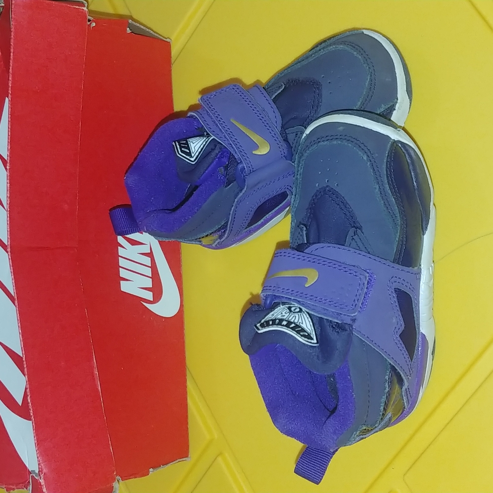 Nike diamond turf 2 09(TD) girl/boy size 7c